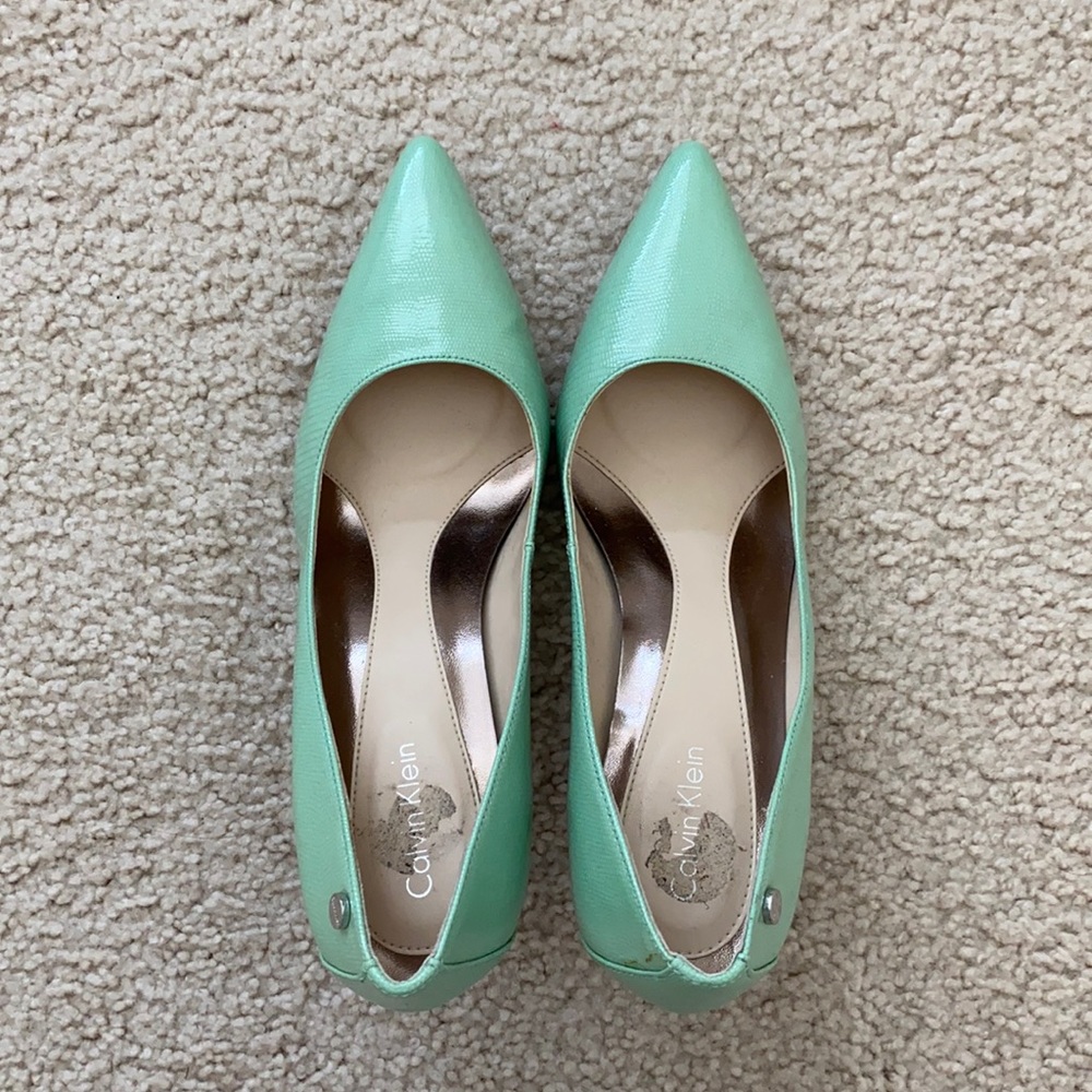Calvin Klein Mint Green Pointy Toed Pumps Gem